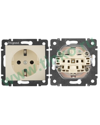 Розетка Valena 2К+3 с защитными шторками, на винтах 16А 250В, слоновая кость (774321). Розетка. LegranD в Твери